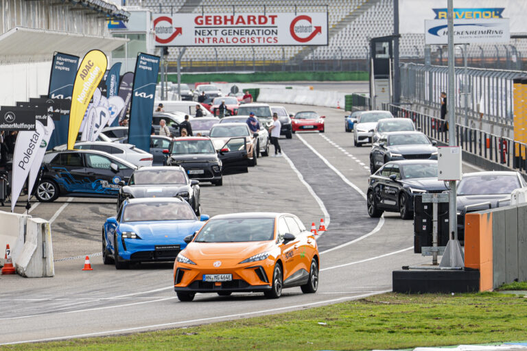e4 TESTIVAL 2022 - Die Boxengasse voll mit E-Autos